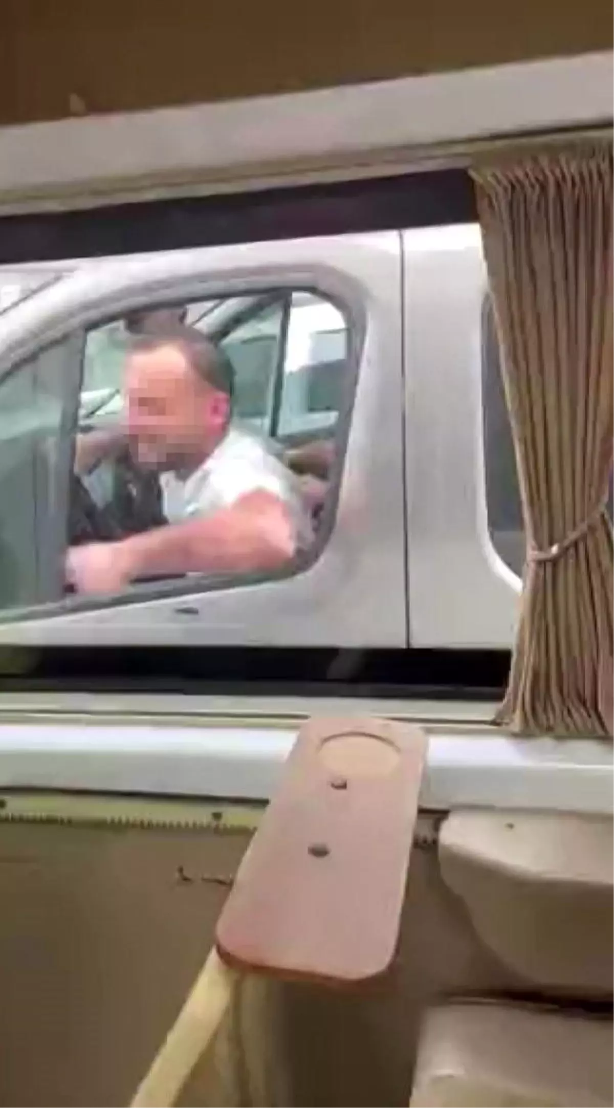 Kadıköy\'de Sürücüye Yumruk Ceza Getirdi