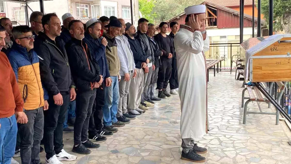 İzmit\'te Motosiklet Kazası: Genç Sürücü Hayatını Kaybetti