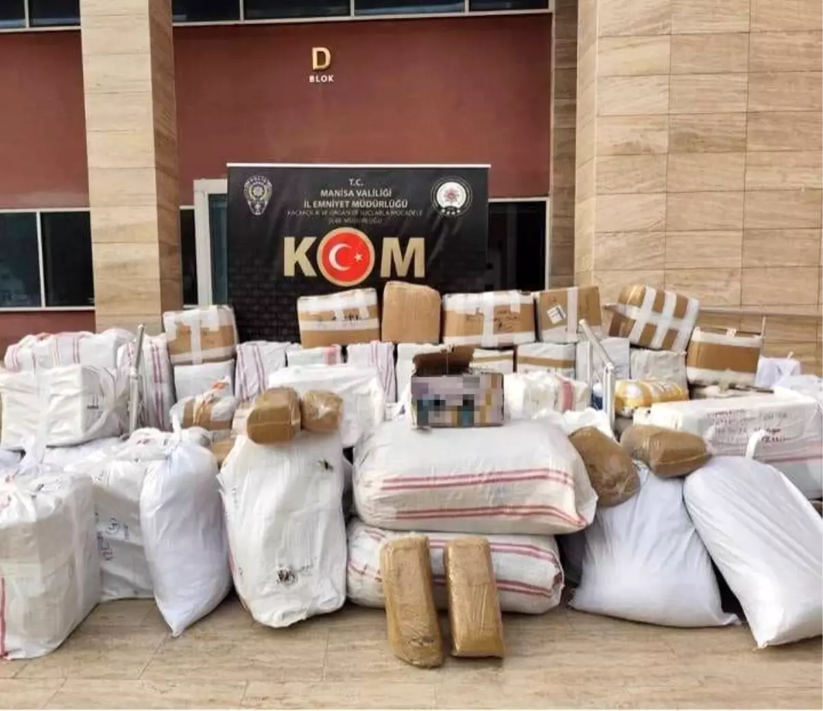Manisa\'da 2 Ton Kaçak Tütün Ele Geçirildi
