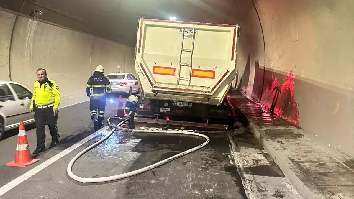 Bilecik\'te Tır Yangını Panik Yarattı