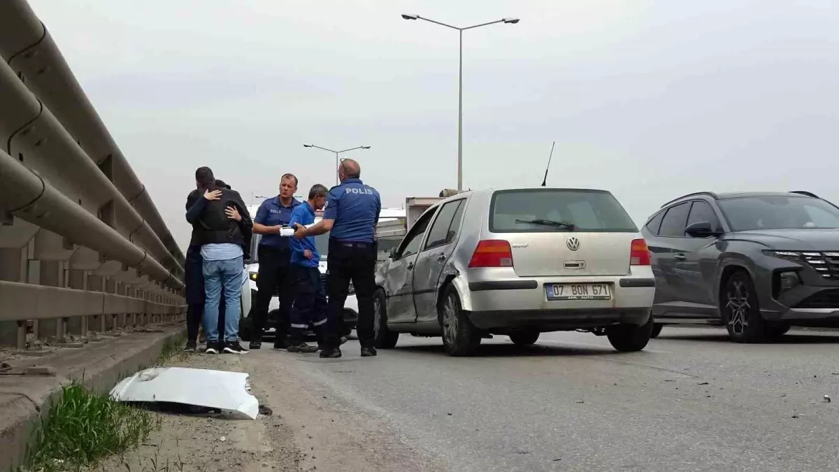 Samsun\'da Viyadükte Yakıt Tankeri ile Otomobil Çarpışması: 1 Yaralı