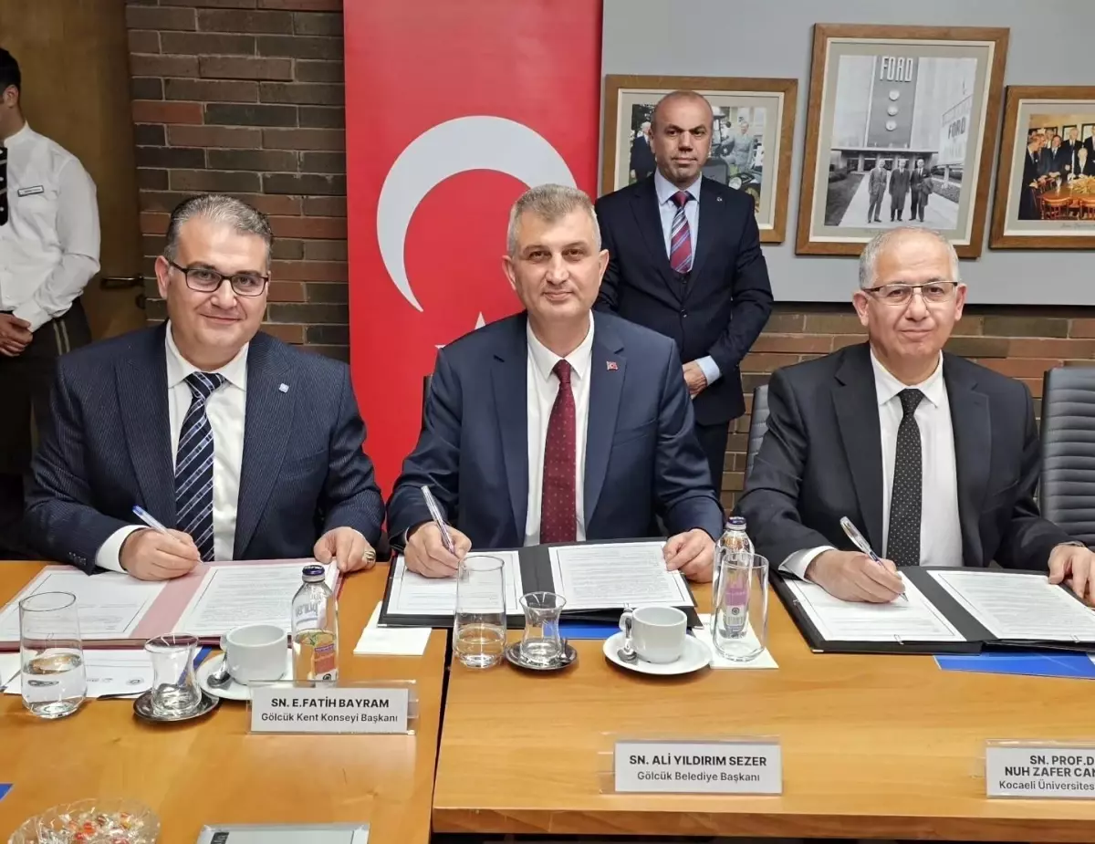 Gölcük'te 'Yeni Yüzyılda Gölcük Vizyonu' Protokolü İmzalandı
