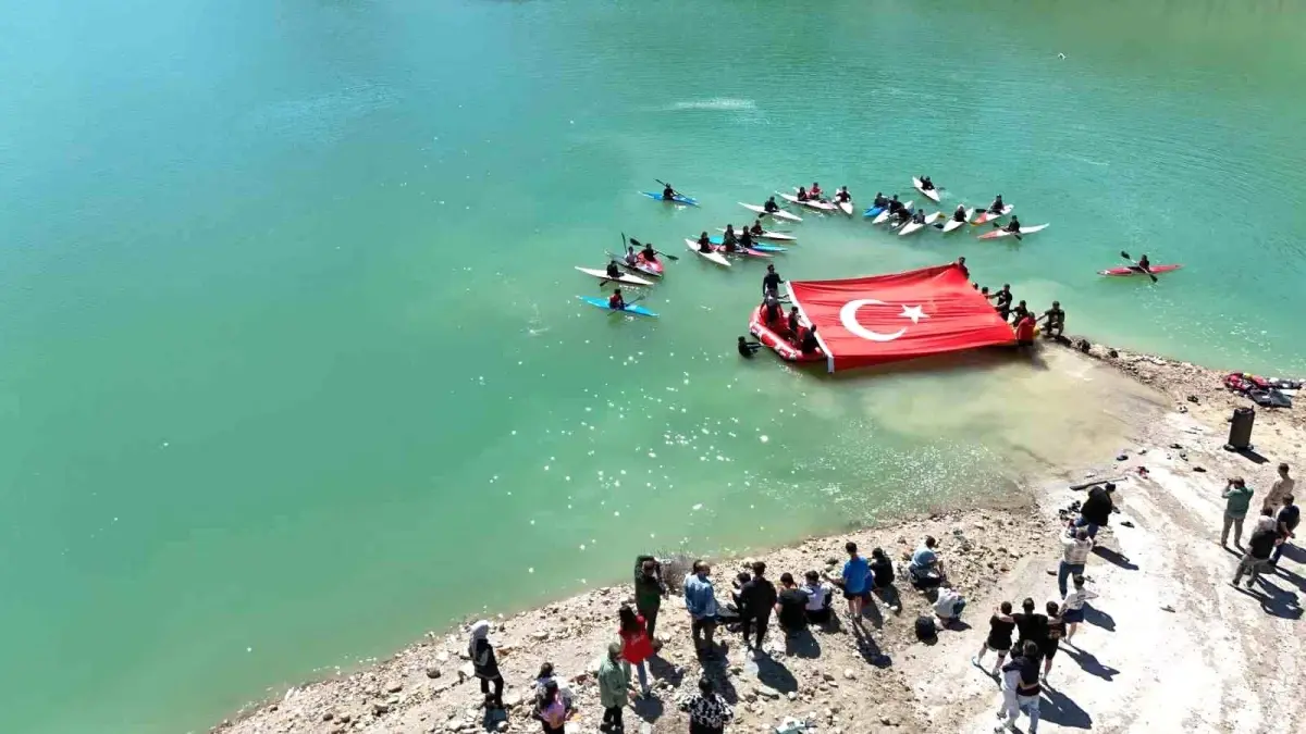 Yusufeli\'nde Renkli Kano ve Rafting Etkinliği