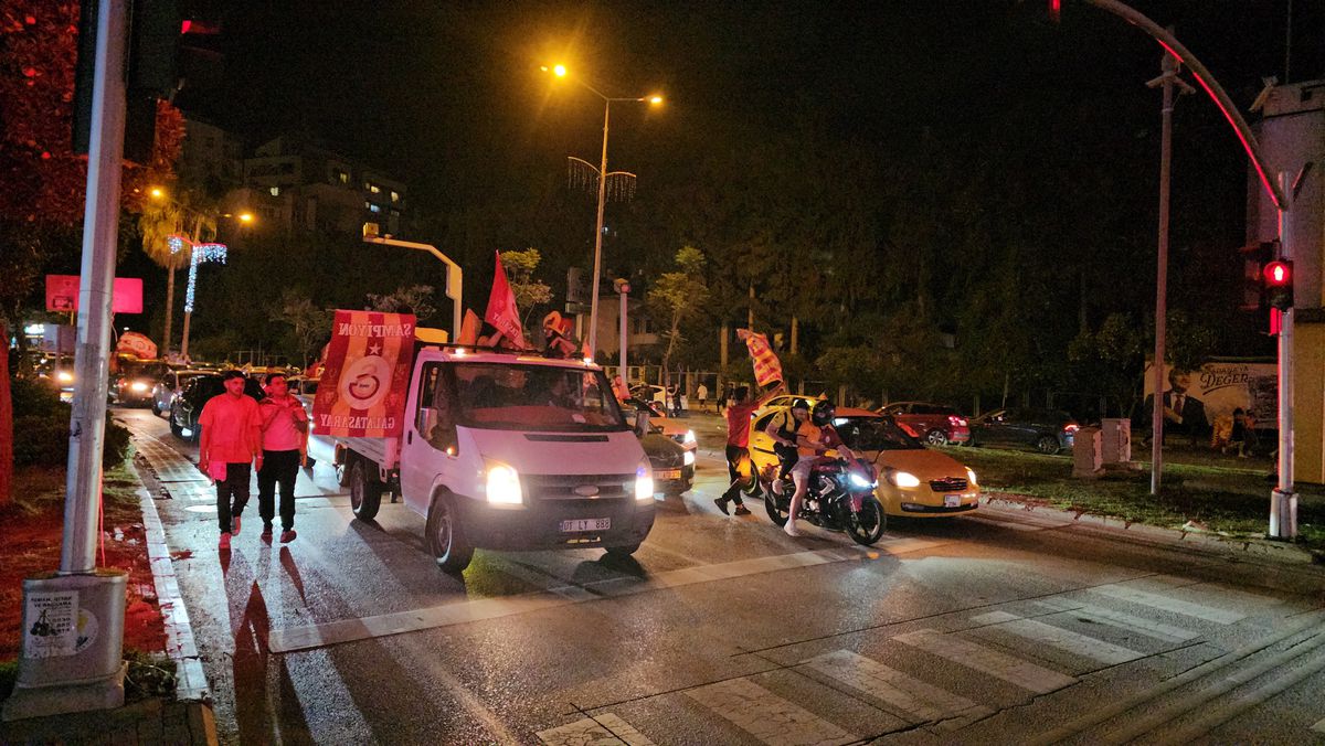Adana\'da Galatasaray Şampiyonluğu Coşkuyla Kutlandı