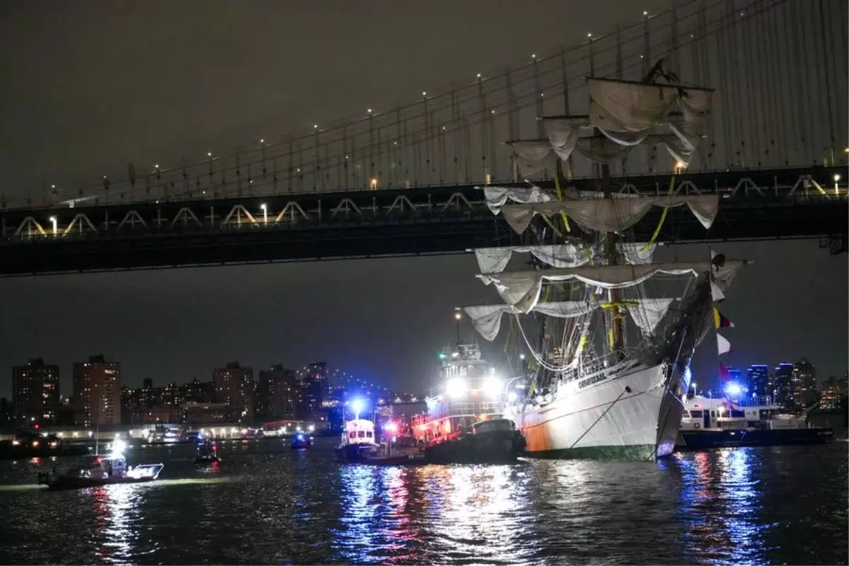 Meksika Gemisi Brooklyn Köprüsü\'ne Çarptı