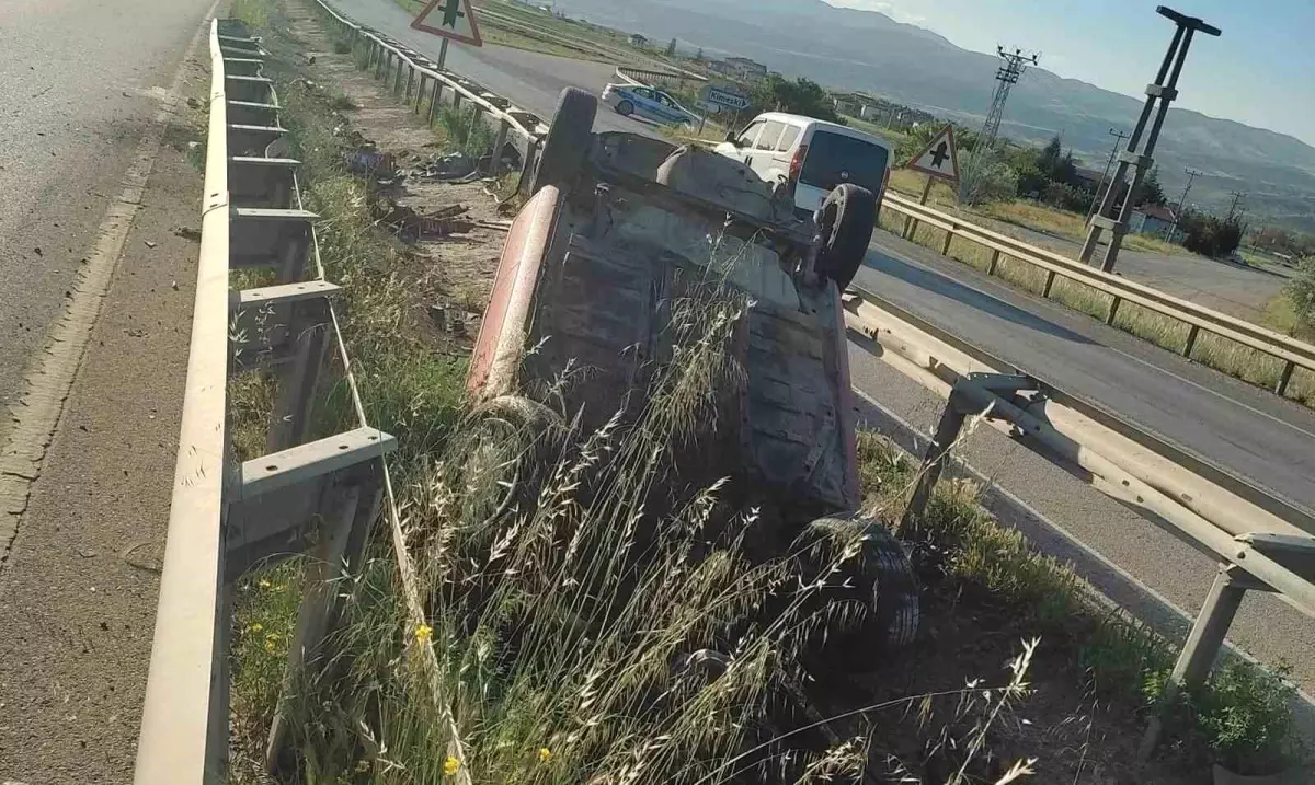 Kırıkkale\'de Alkollü Sürücü Devrildi, 4 Yaralı