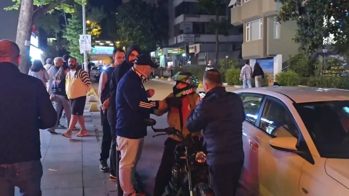 Bağdat Caddesi\'nde Galatasaray taraftarlarına saldırı