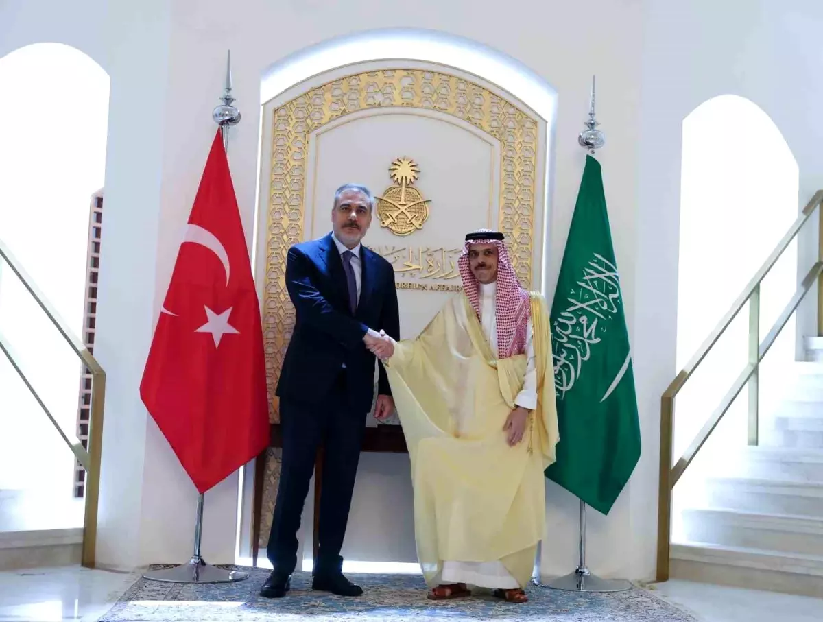 Hakan Fidan Riyad\'da Suudi Bakan ile Görüştü