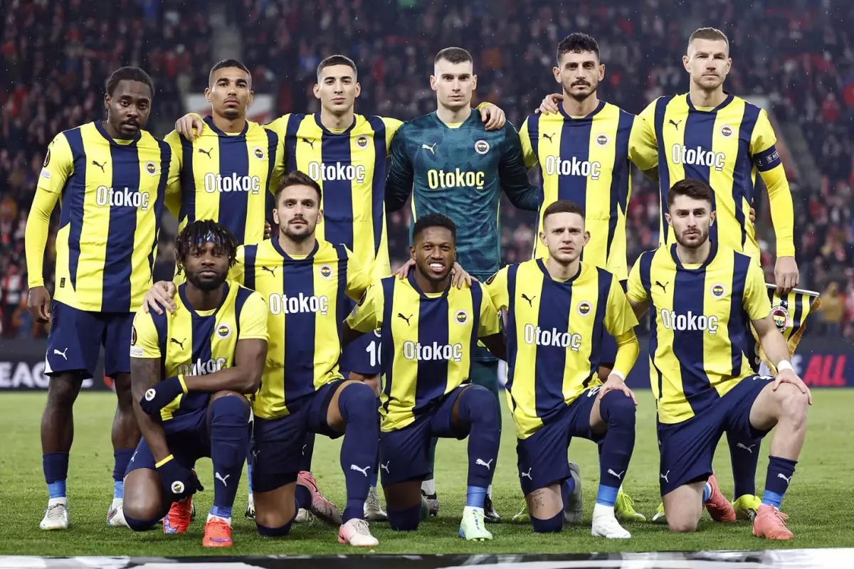 Fenerbahçeliler çıldırdı! Takımın yıldız ismi Galatasaray\'ı takip etti