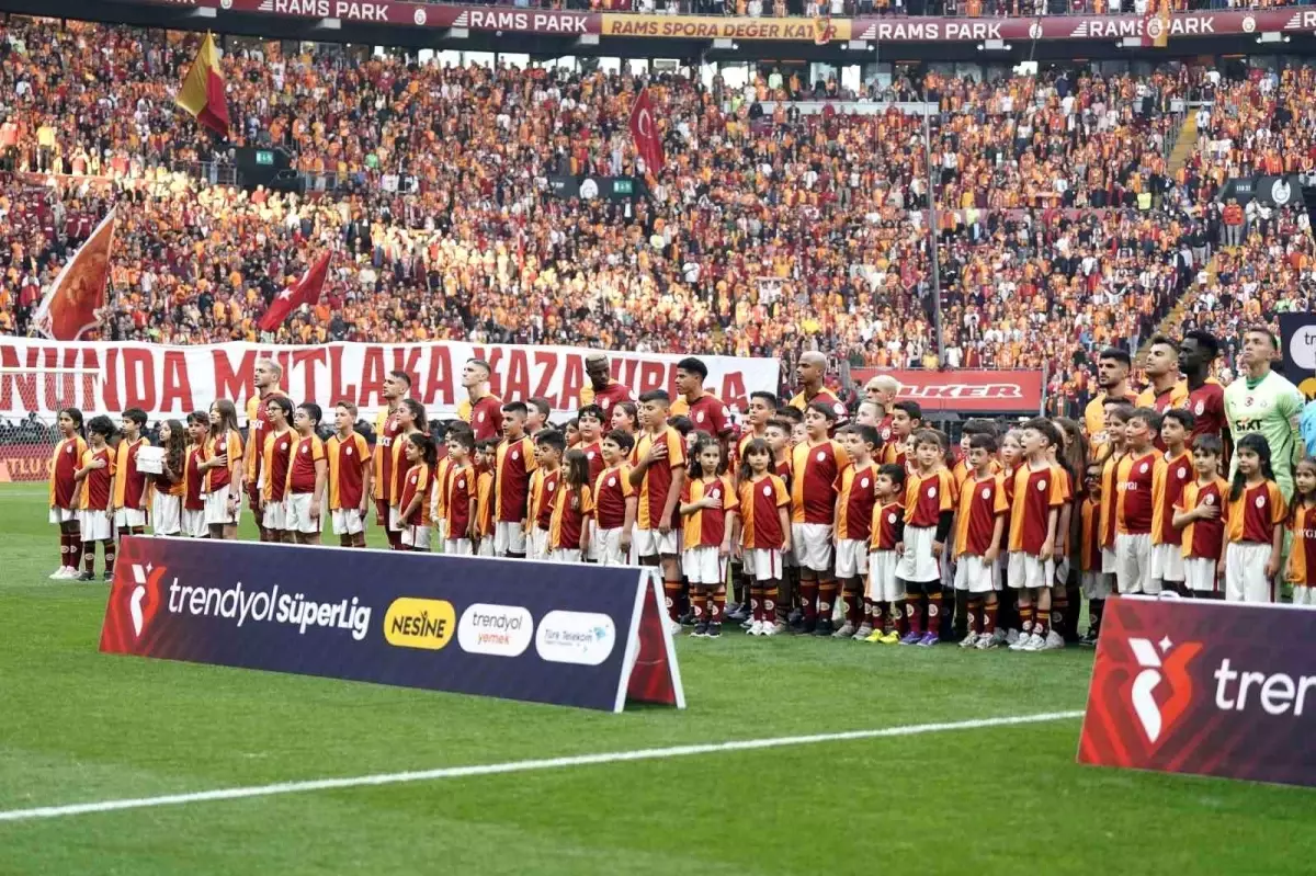 Galatasaray\'da Kadro Değişikliği