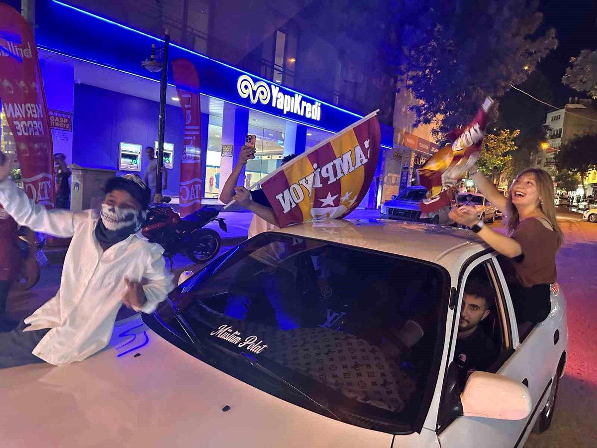 Galatasaray 25. Şampiyonluğunu İlan Etti