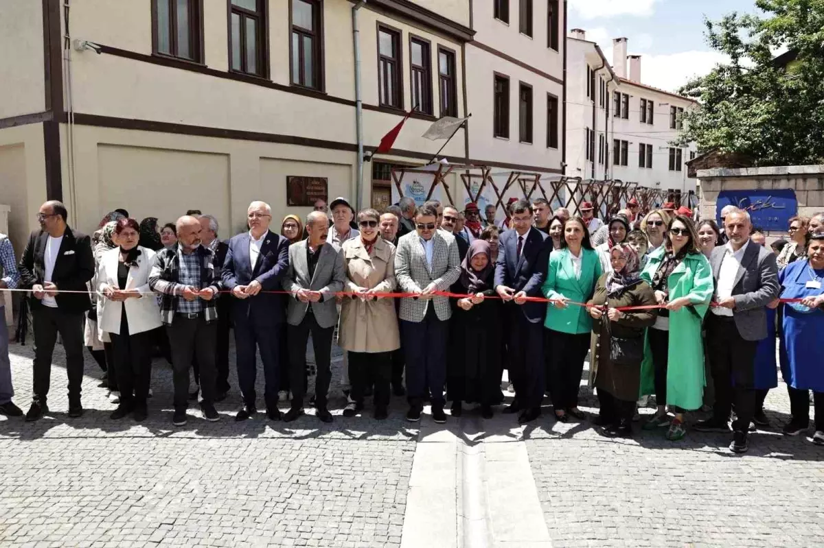 Kütahya\'da Yöresel Lezzetler ve El Sanatları Etkinliği Gerçekleştirildi