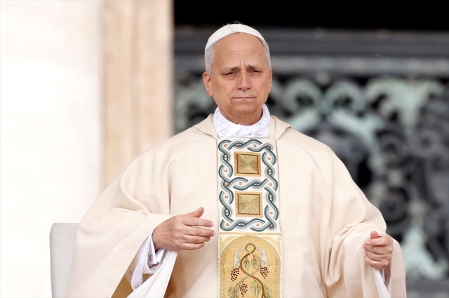 Papa 14. Leo Balıkçı yüzüğü taktı, resmen göreve başladı Papa 14. Leo Balıkçı yüzüğü taktı, resmen göreve başladı