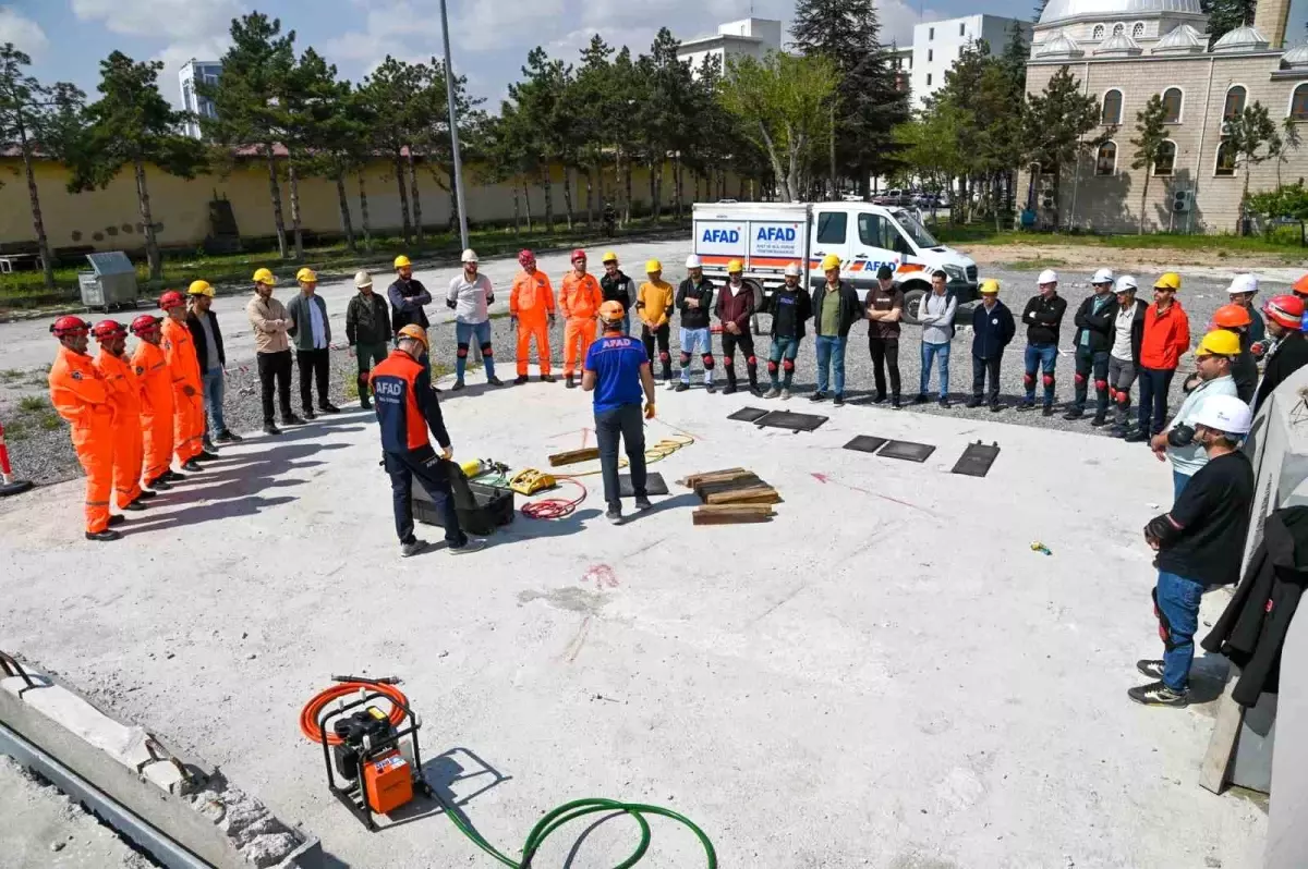Selçuklu Belediyesi Arama ve Kurtarma Ekibi AFAD\'tan Eğitim Aldı