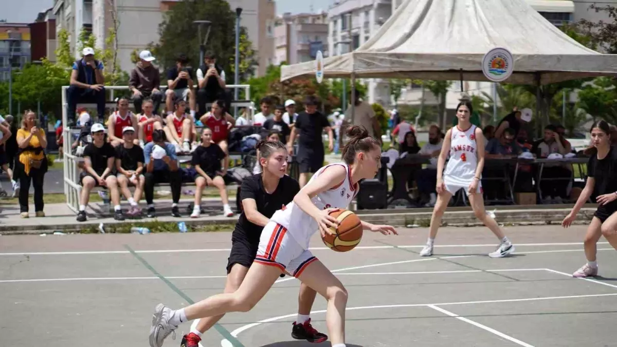 Atakum Belediyesi 19 Mayıs Bayramı\'nı Spor Turnuvalarıyla Kutladı