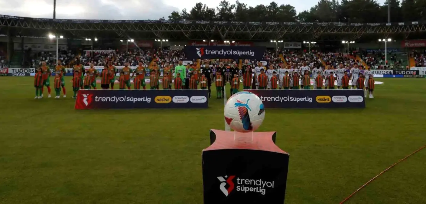 Alanyaspor - Beşiktaş Maçı Golsüz Devam Ediyor