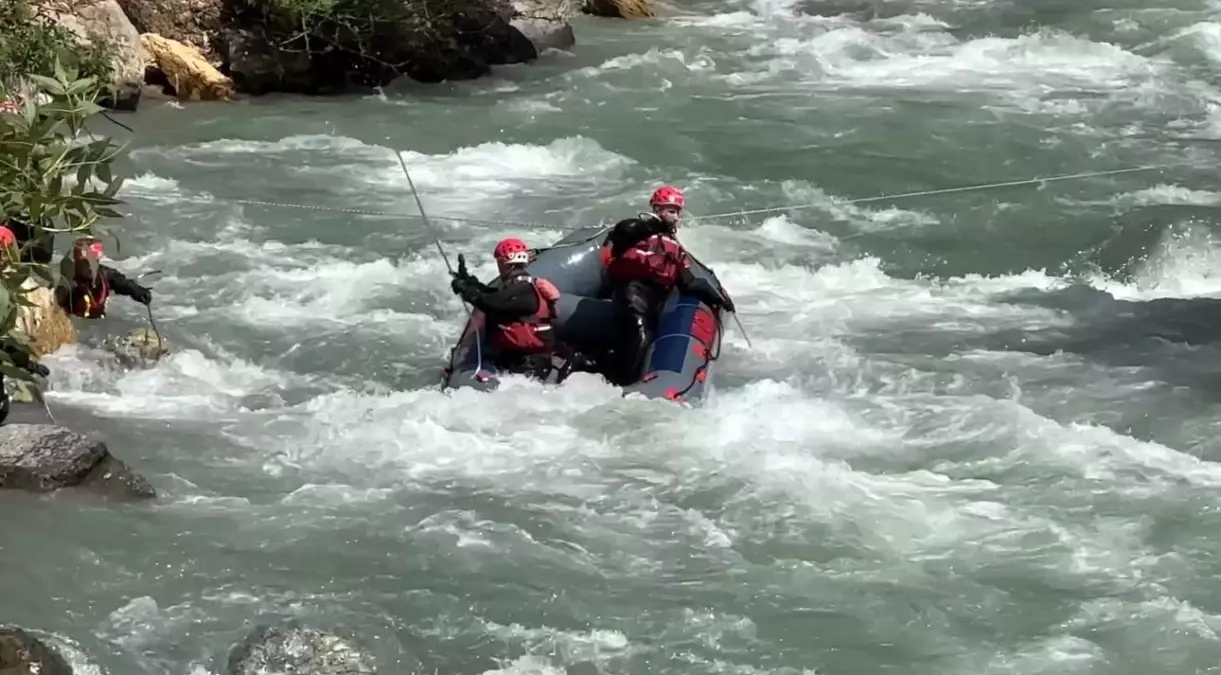 Hakkari\'de Kaybolan Genç İçin Arama Kurtarma Çalışmaları Devam Ediyor