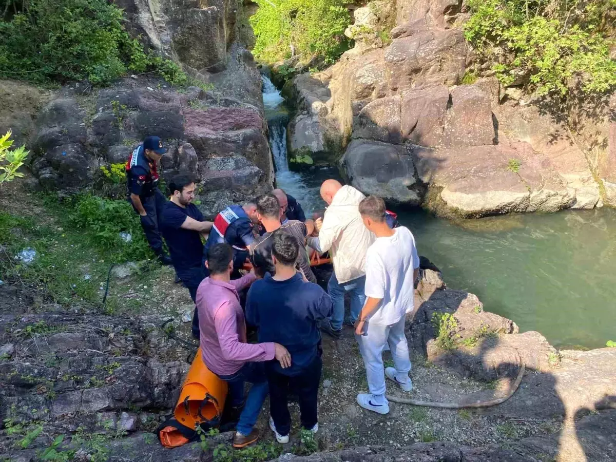 16 Yaşındaki Çocuk Dereye Düşüp Hayatını Kaybetti