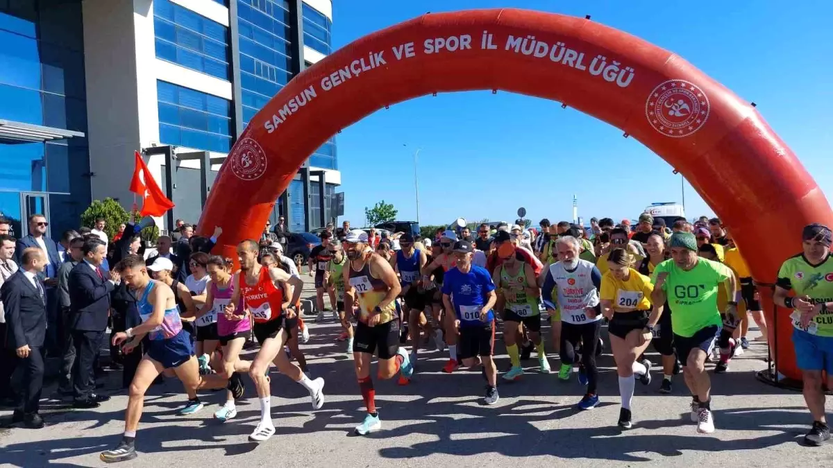Samsun\'da Uluslararası 19 Mayıs Yarı Maratonu Başladı