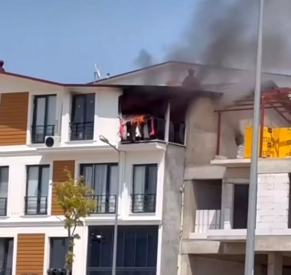 Bursa\'da Çatı Yangını