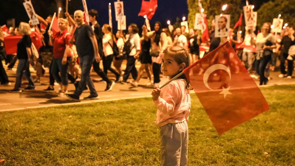Antalya\'da Fener Alayı Coşkusuyla 19 Mayıs Kutlandı