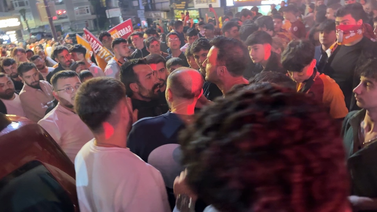 Galatasaray Şampiyonluğu Avcılar\'da Coşku Yarattı