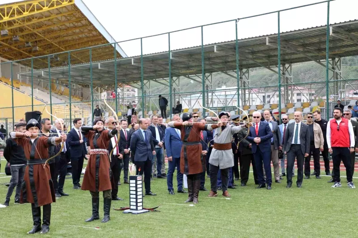 Bayburt\'ta Atatürk\'ü Anma ve Gençlik Spor Bayramı Coşkuyla Kutlandı