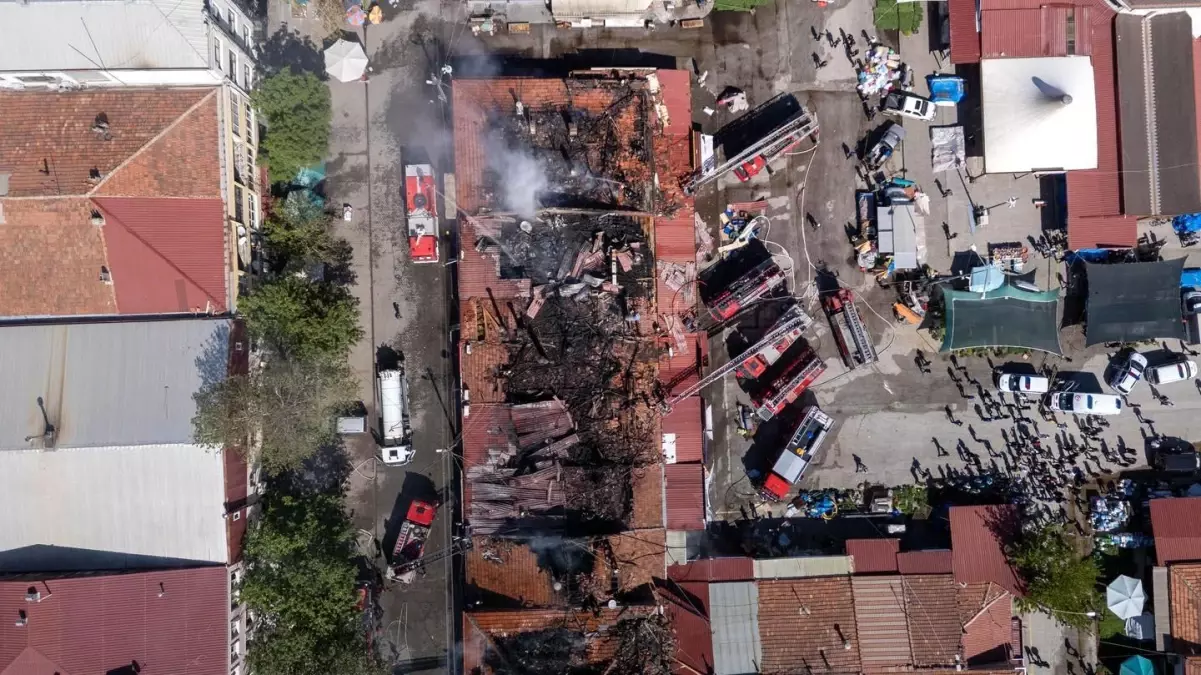 Erzincan\'da Lokanta Çatısında Yangın Çıktı