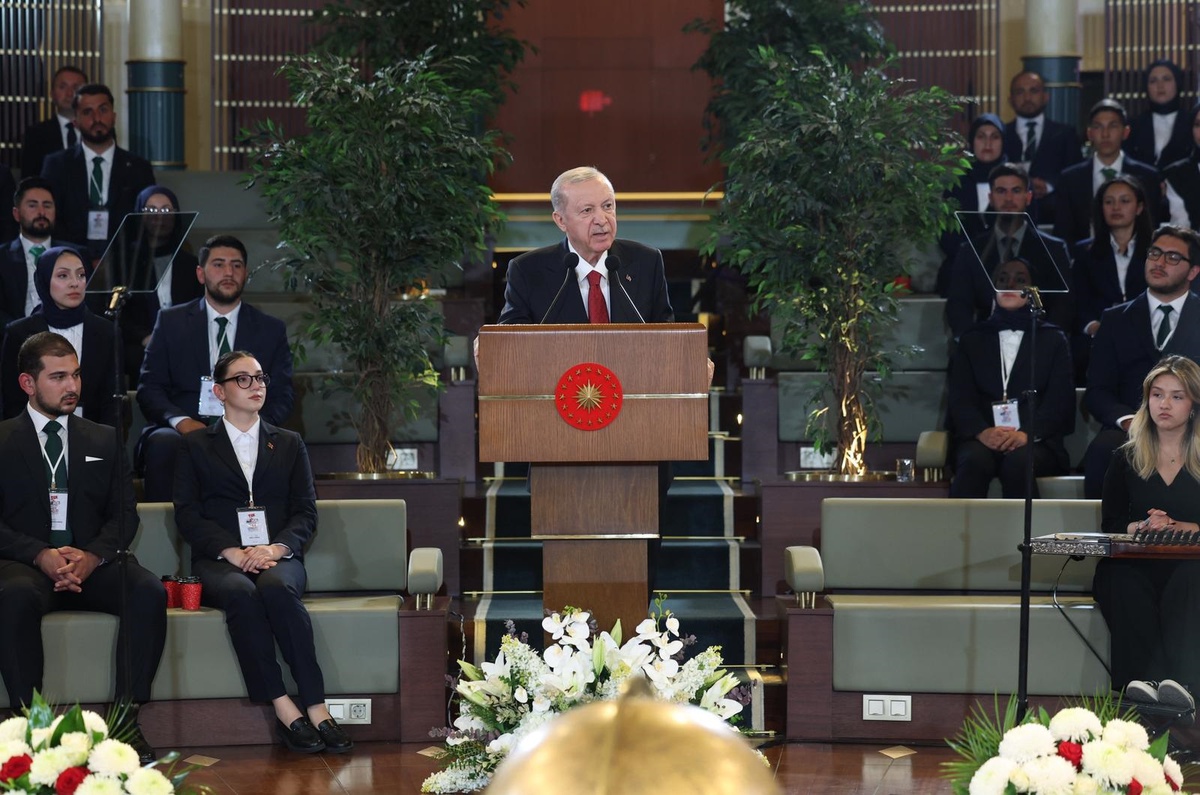 Cumhurbaşkanı Erdoğan, Gençler ve Milli Sporcularla Bir Araya Geldi