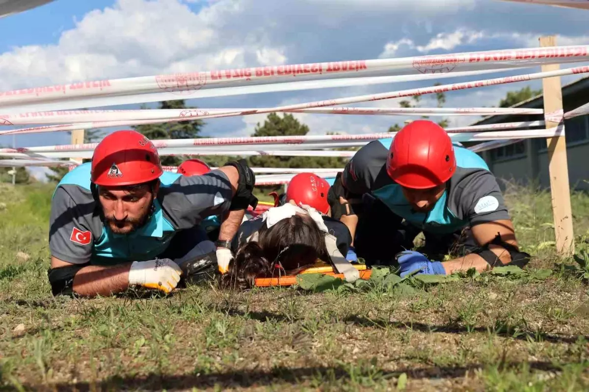 UMKE Gönüllü Sağlıkçılar Zorlu Eğitimi Tamamladı