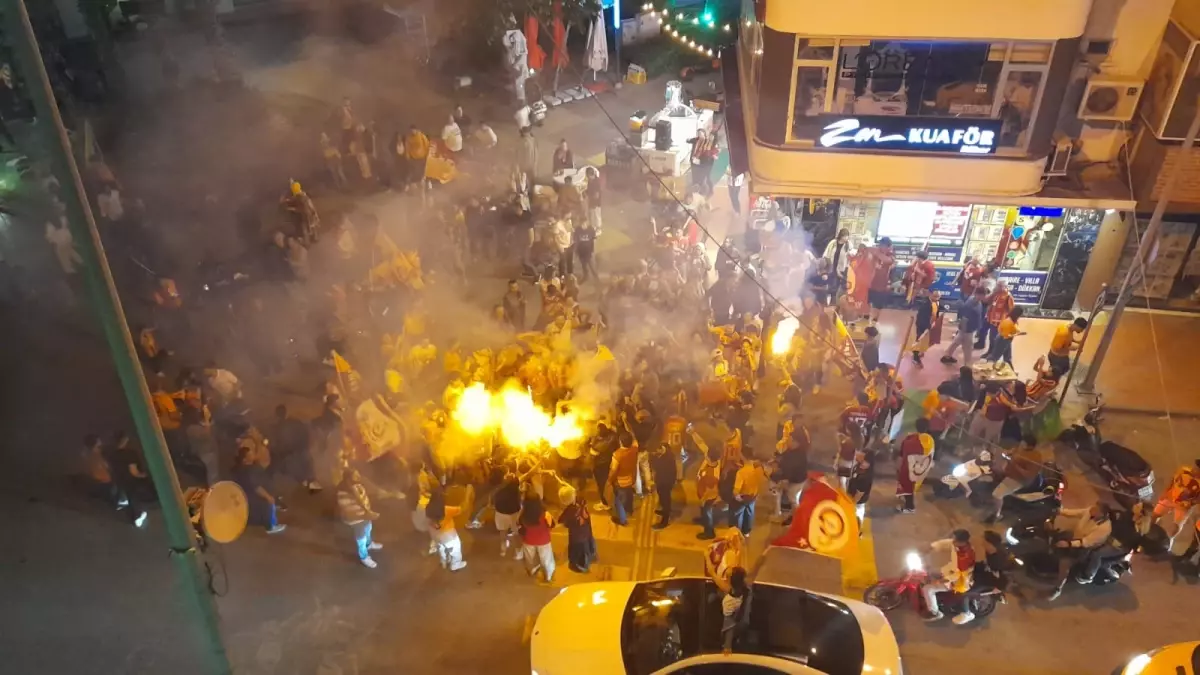 Kuşadası\'nda Galatasaray Coşkuyla Kutlandı