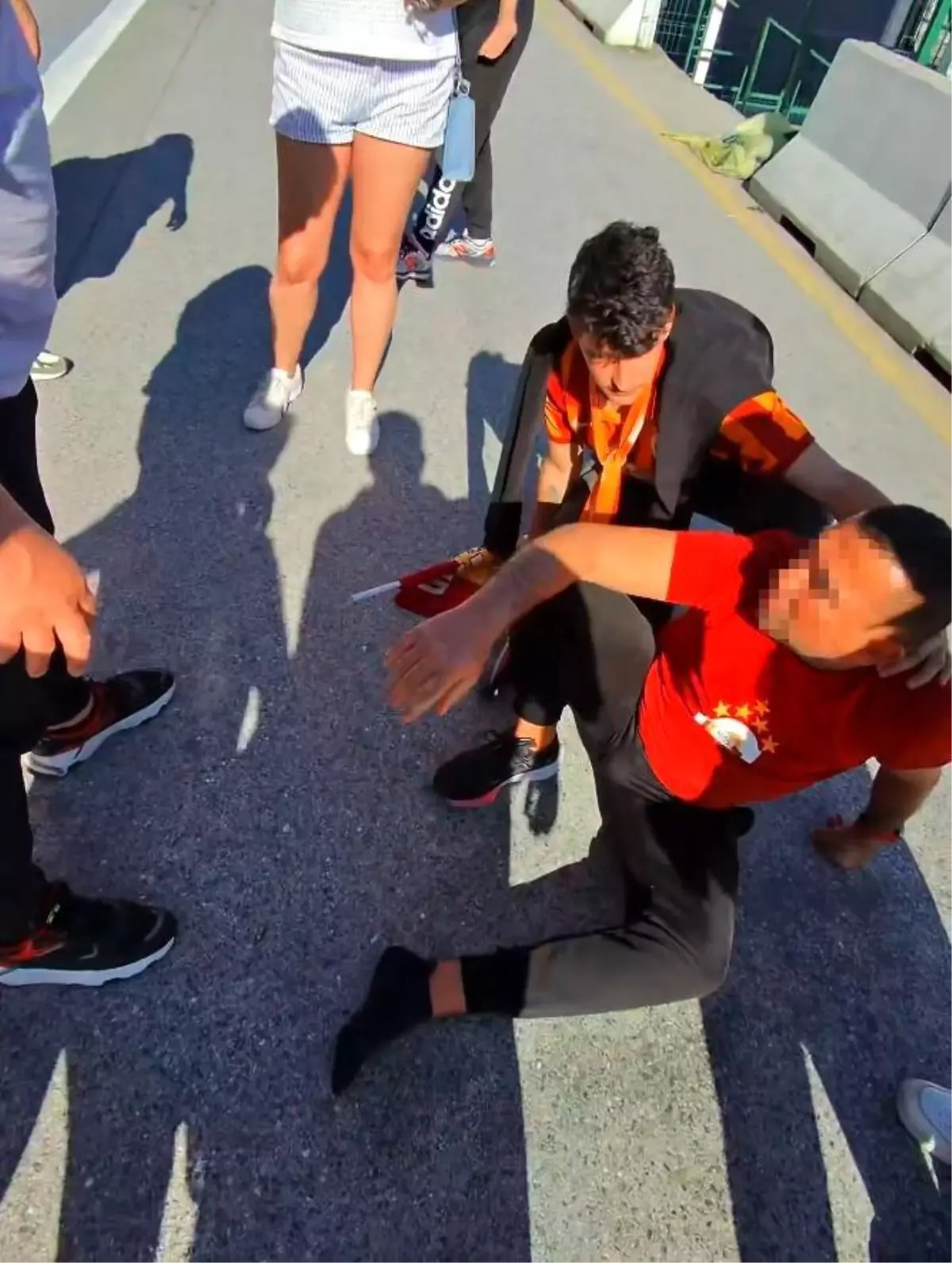 Kadıköy\'de Galatasaray Taraftarına Silahlı Saldırı