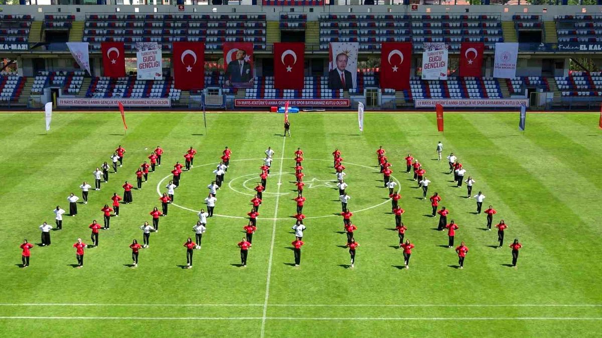 Karabük\'te Coşkulu 19 Mayıs Kutlaması