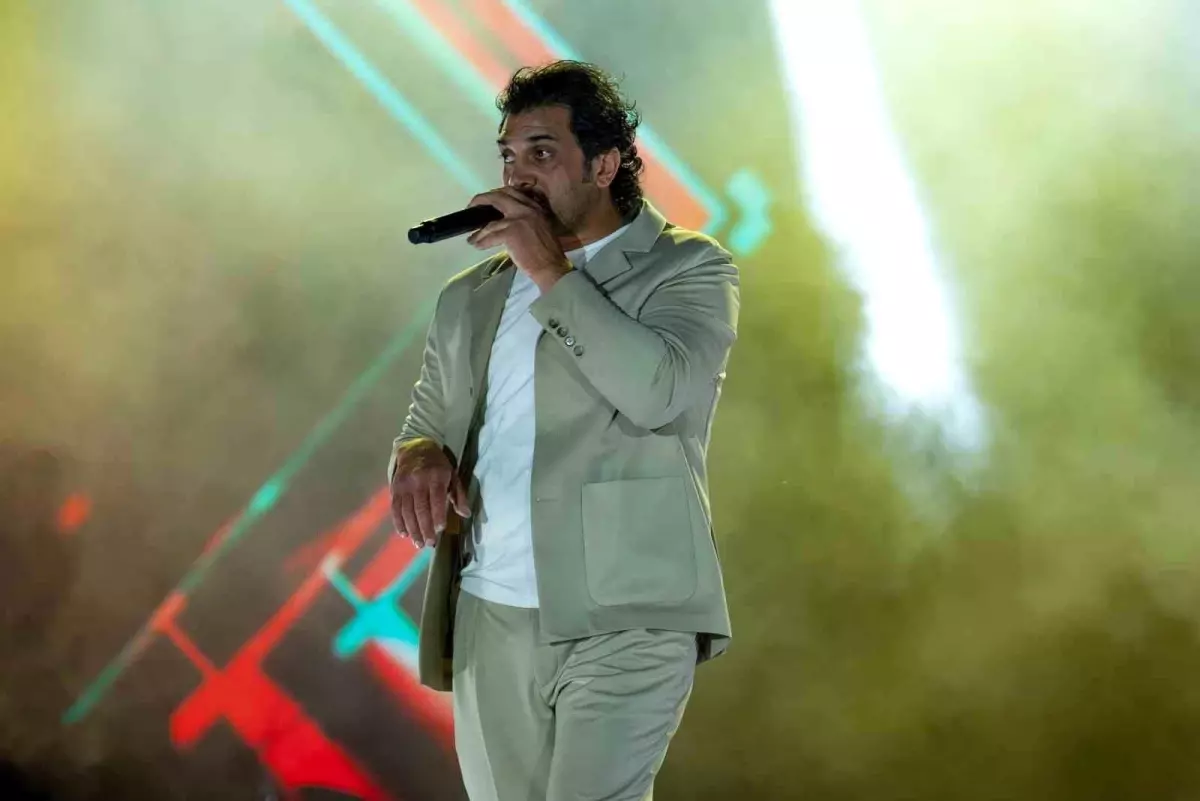 Bayhan Manisa\'da Coşkuyla Konser Verdi