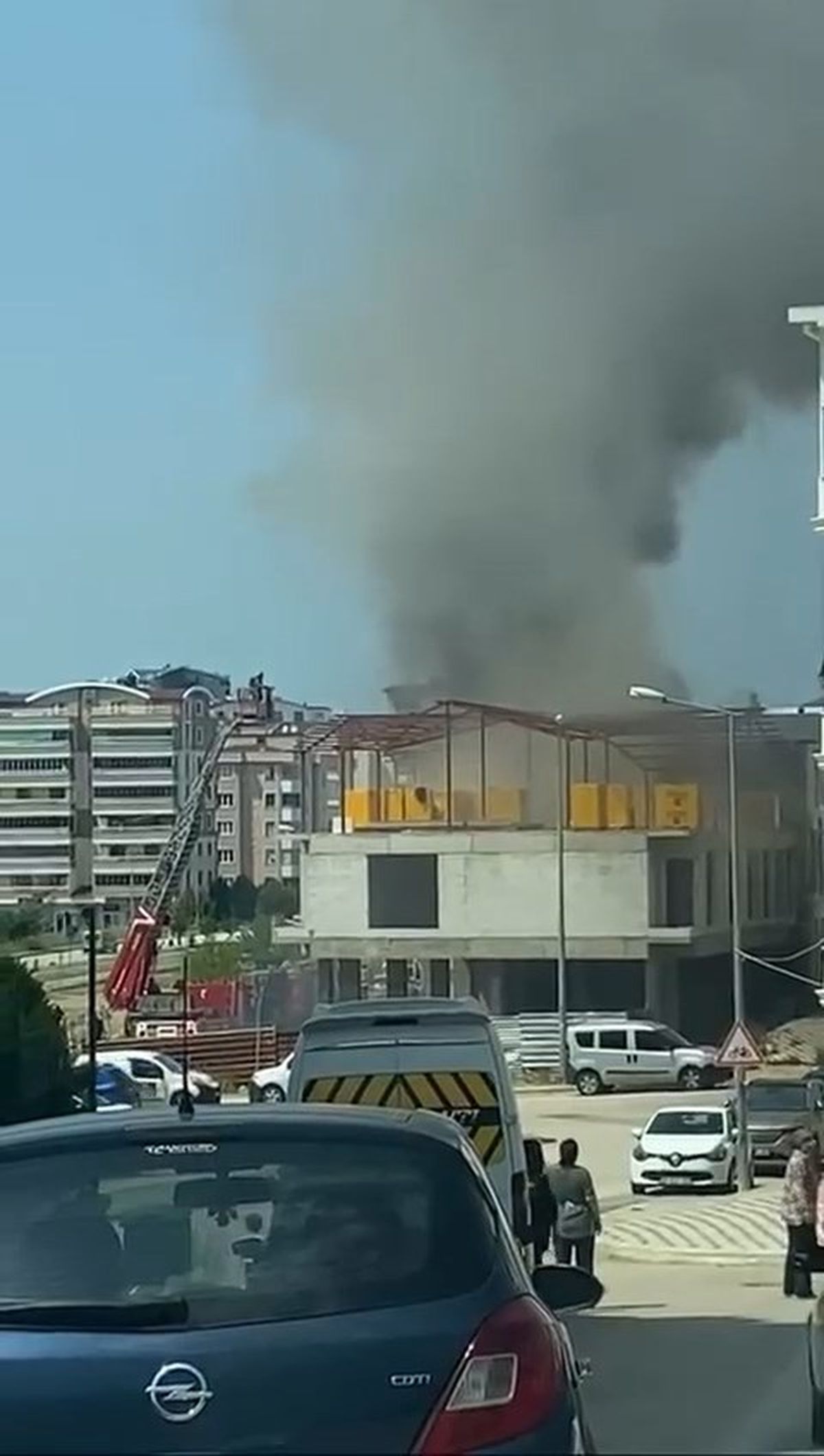 Bursa\'da Yangın: Üst Kat Daire Kullanılamaz Hale Geldi