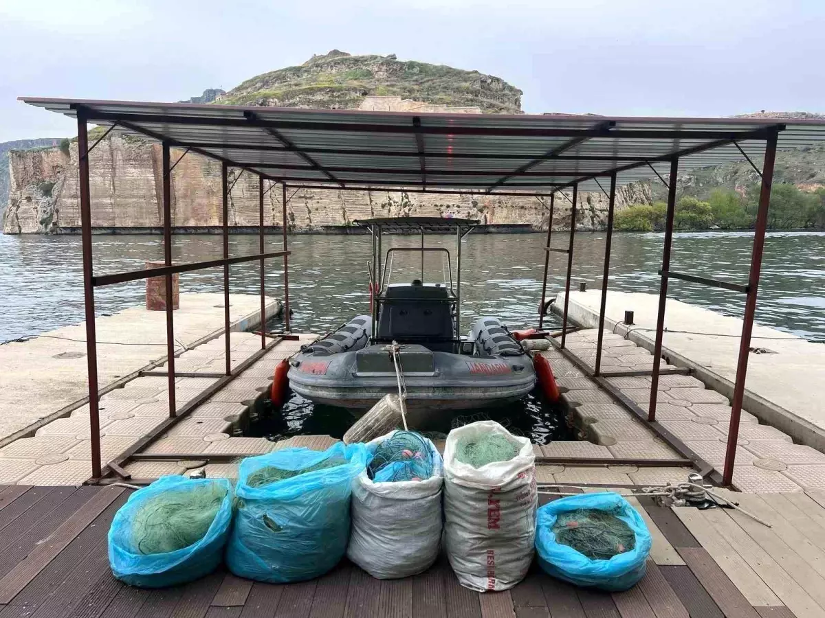 Fırat Nehri\'nde Ağ Atan İki Şüpheli Yakalandı