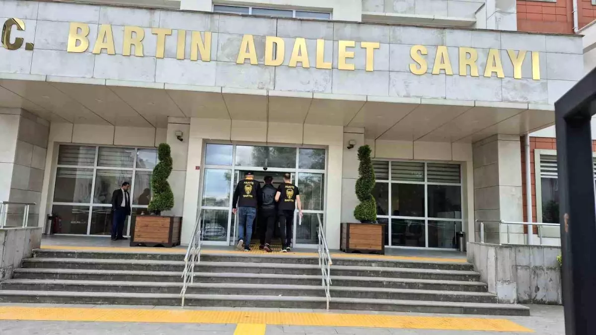 Hapis cezasıyla aranan zanlı baza altında yakalandı