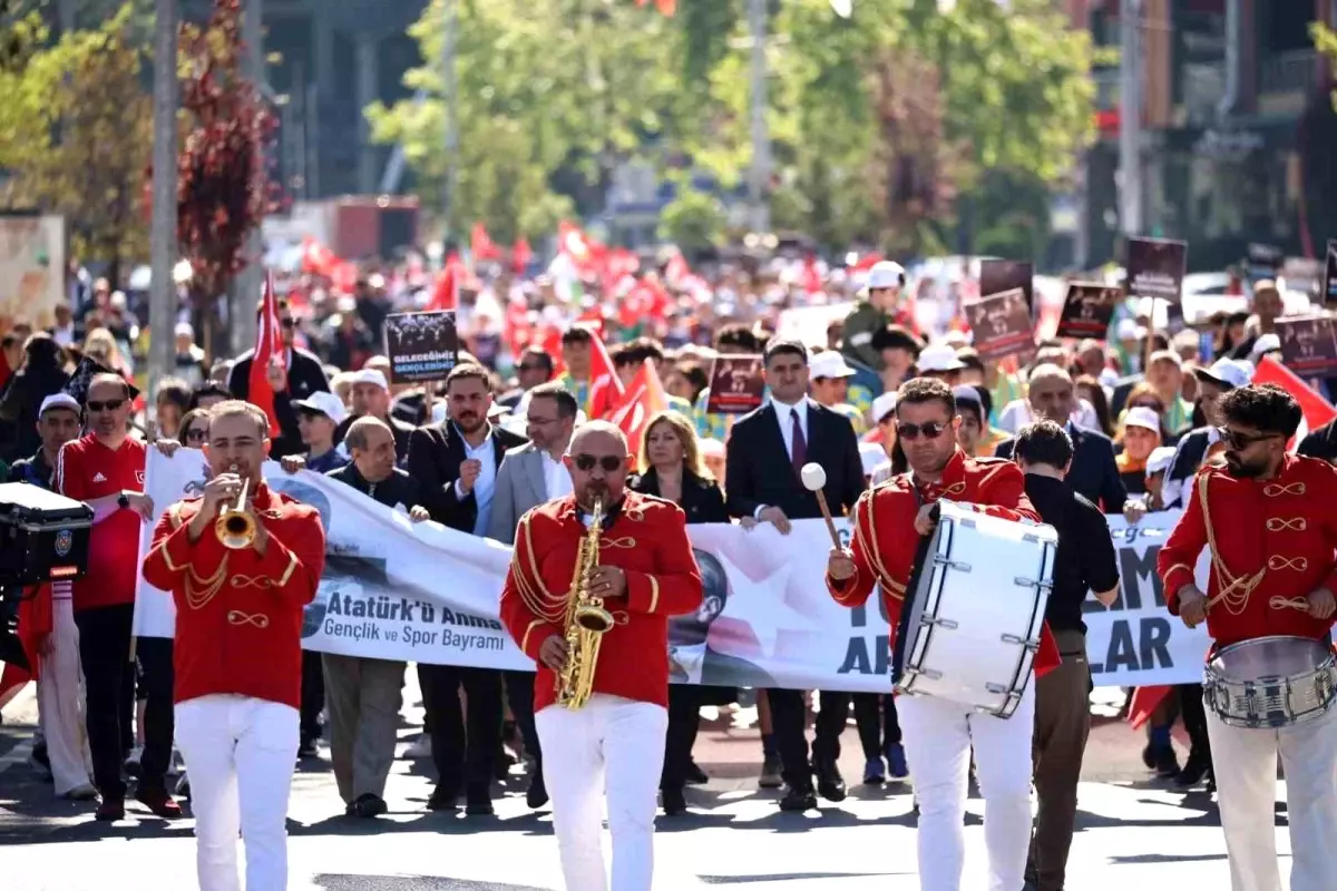 Ataşehir\'de 19 Mayıs Coşkuyla Kutlandı
