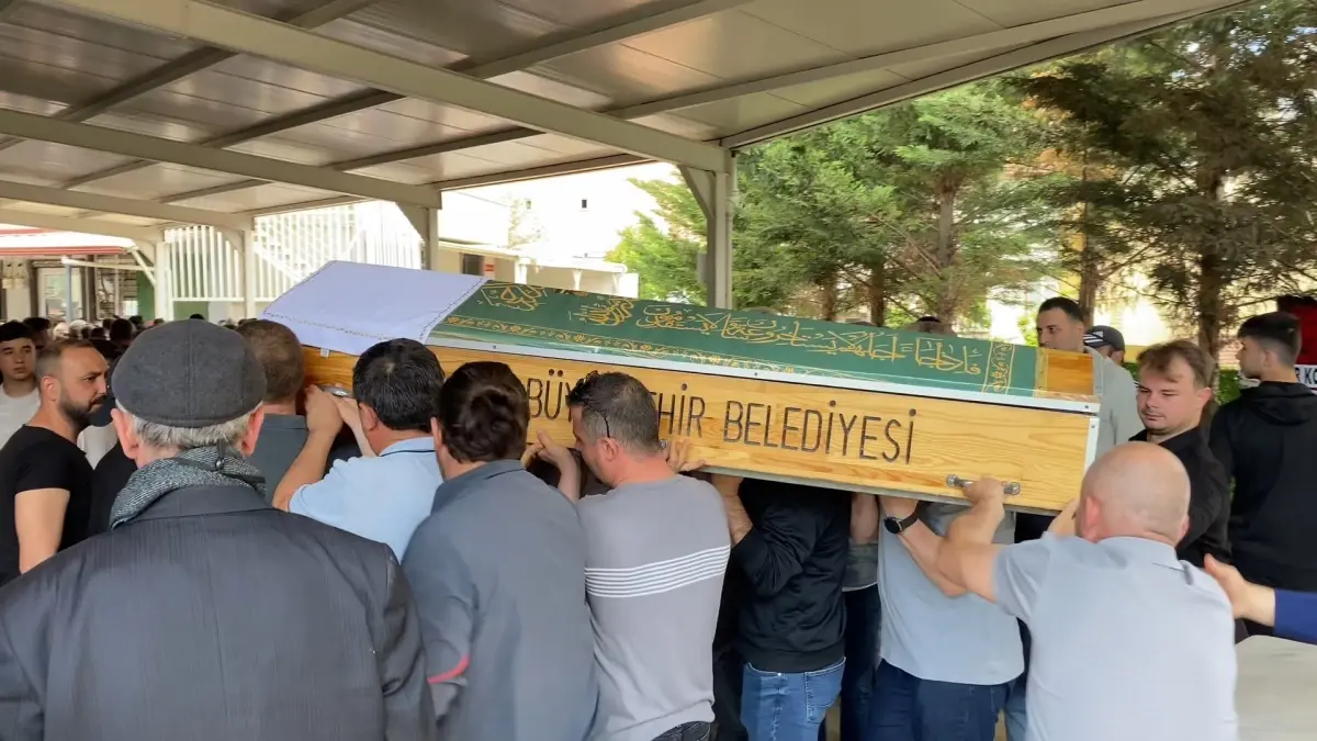 İzmit\'te Boğulan Genç Toprağa Verildi