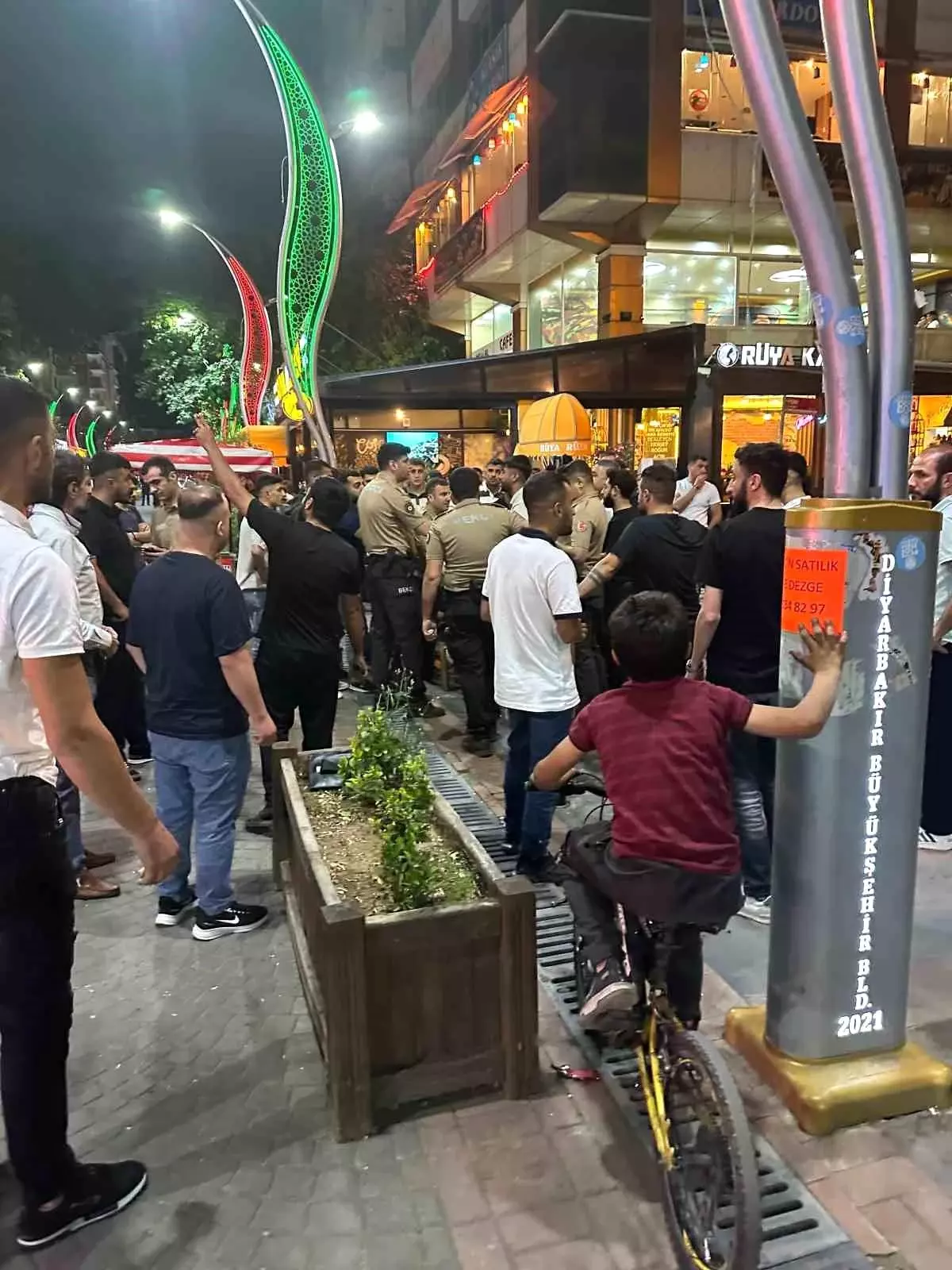 Diyarbakır\'da ehliyetsiz sürücü gerginlik yarattı