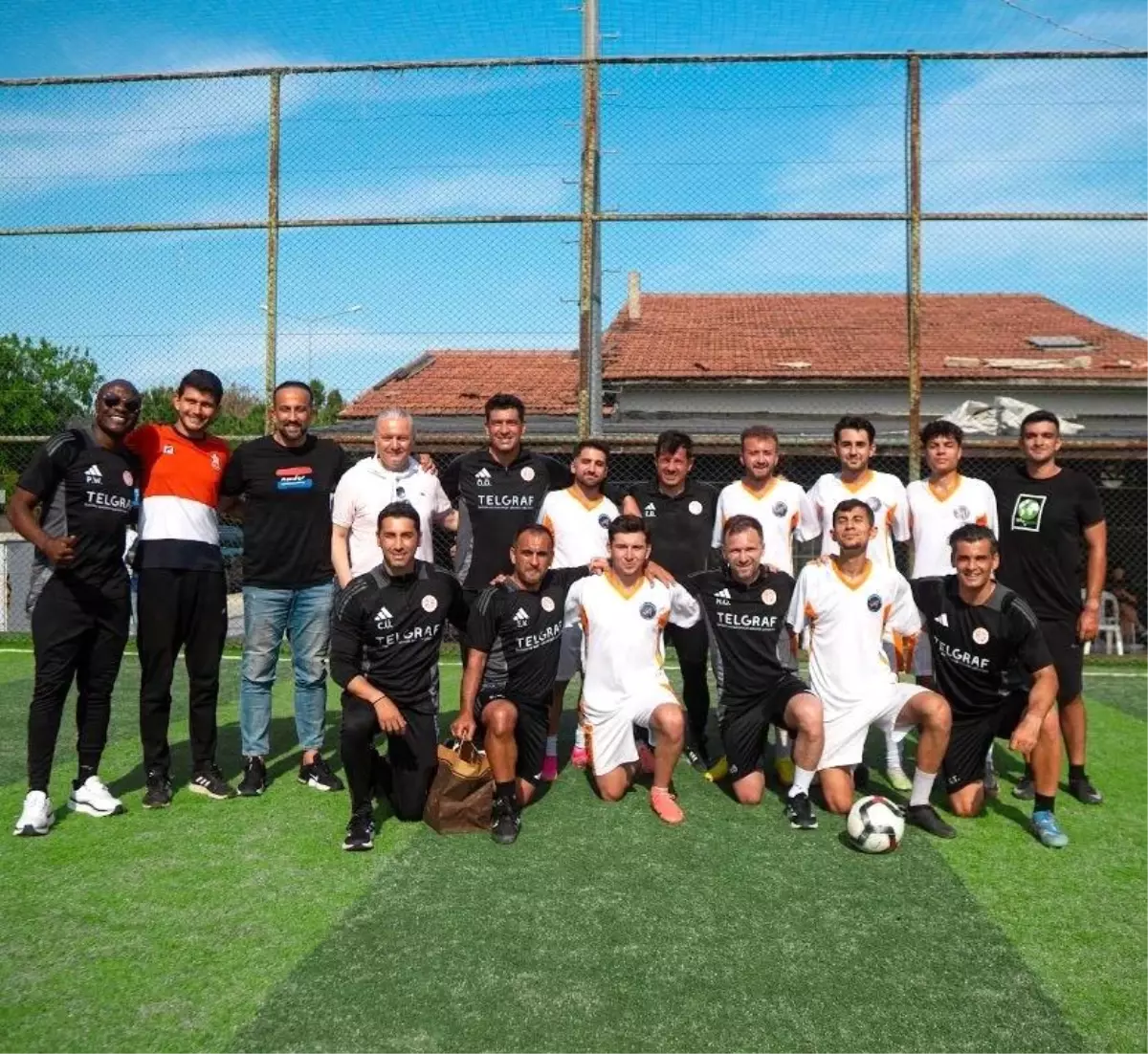 Emre Belözoğlu\'ndan Öğrencilere Sürpriz Ziyaret