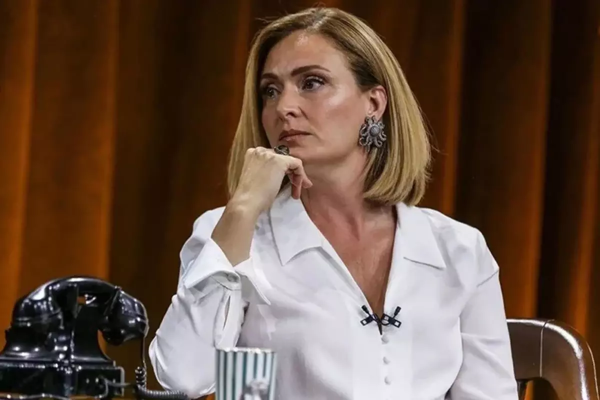 Gözlerden uzaky aşk yaşayan Ceyda Düvenci'den sürpriz kutlama