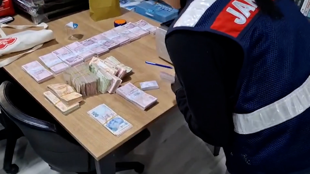 İBB'ye yönelik 3. yolsuzluk soruşturmasında balya balya para ele geçirildi İBB'ye yönelik 3. yolsuzluk soruşturmasında balya balya para ele geçirildi