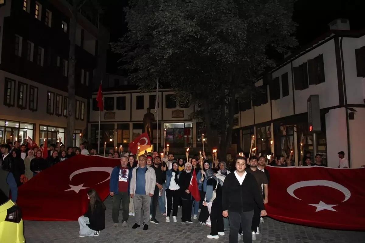 Kemaliye\'de Fener Alayı ve Gençlik Yürüyüşü