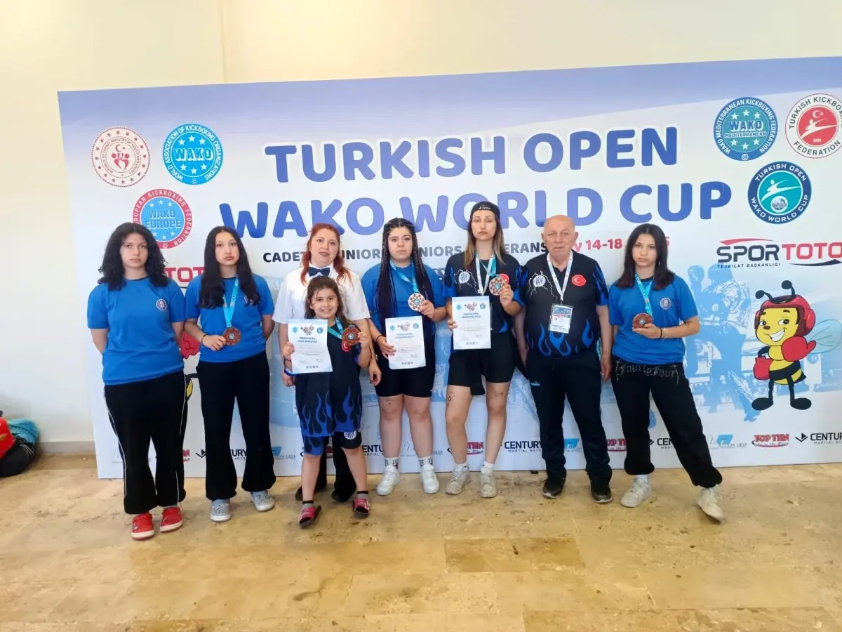 Kütahya, Kick Boks Dünya Kupası\'nda 13 Madalya Kazandı