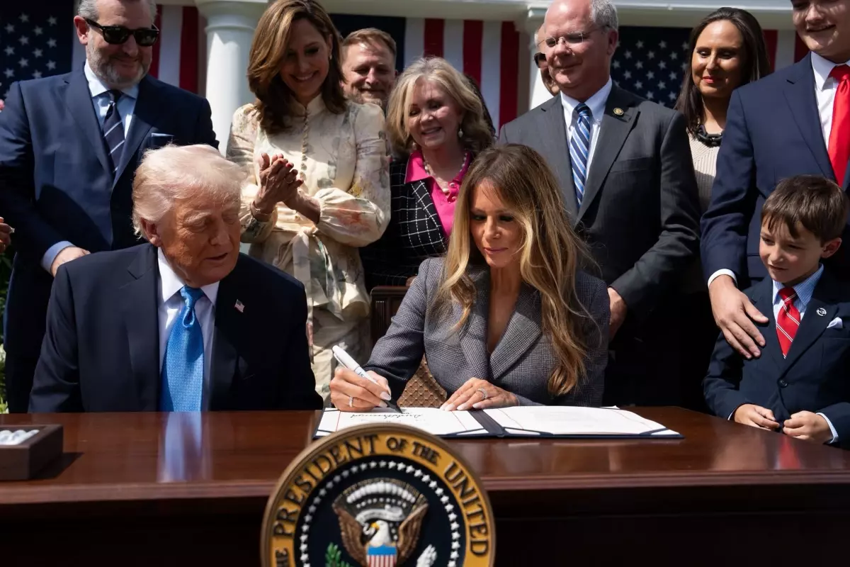 Trump\'tan İnternetteki İstismara Karşı Yeni Yasak