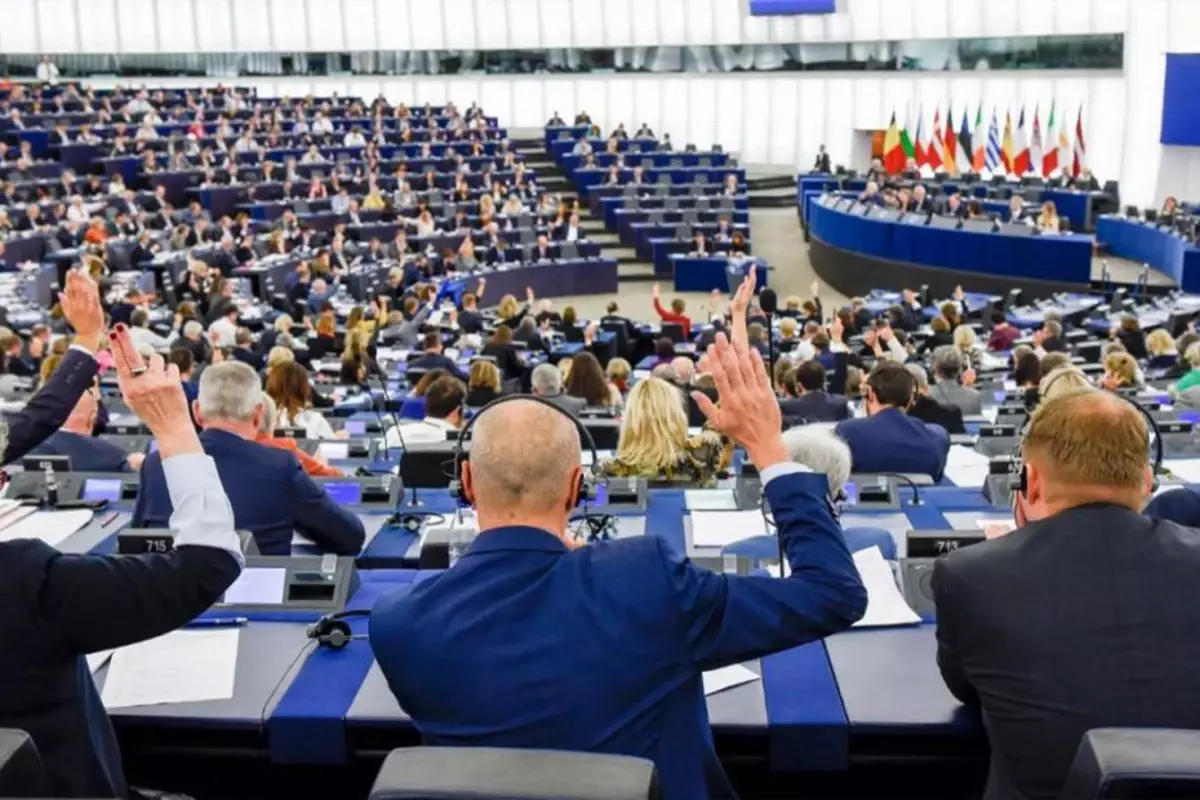 Avrupa Parlamentosu\'nda yolsuzluk soruşturması! 5 milletvekilinin dokunulmazlığı tehlikede