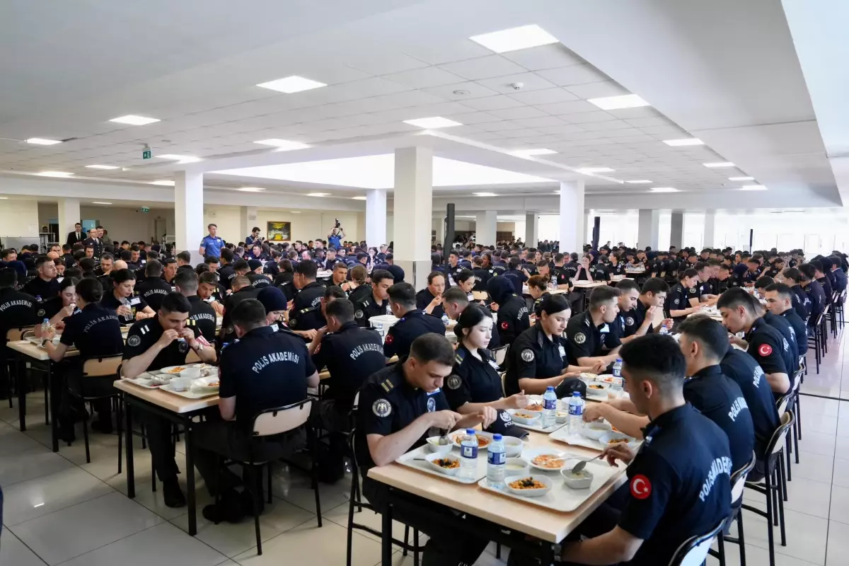 Bakan Yerlikaya\'dan Polis Akademisi Ziyareti