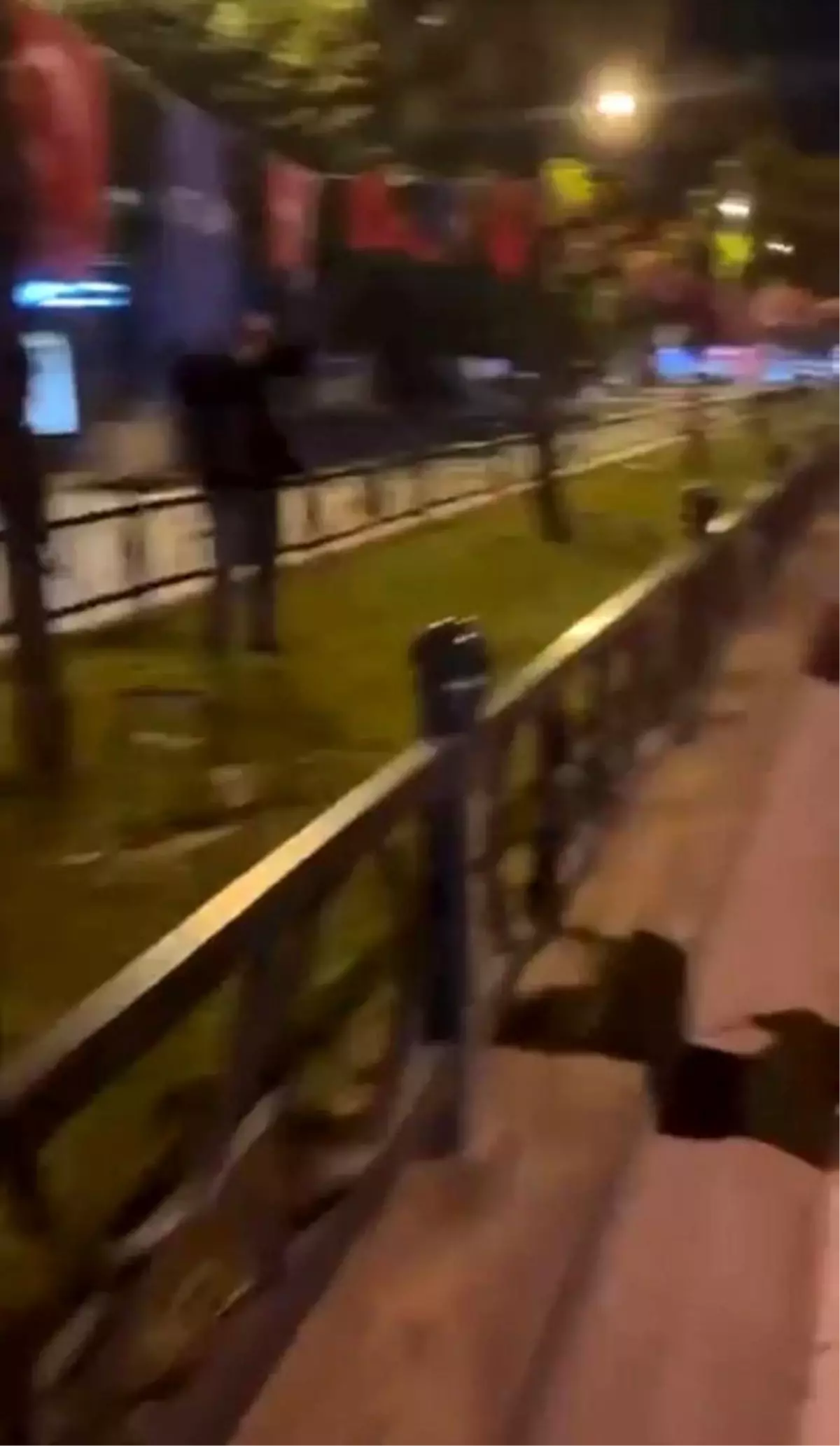 Bursa\'da Bayrağı Yakmaya Çalışan Engelli Şahıs Yakalandı