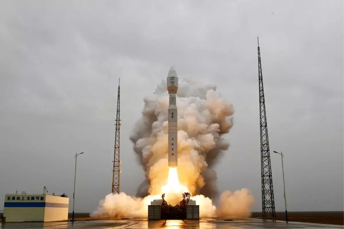 Çin, 6 Uyduyu Uzaya Gönderdi